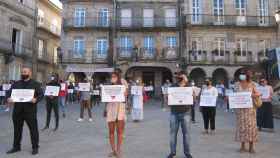 Concentración de hosteleros en Vigo para reclamar medidas de apoyo al sector.