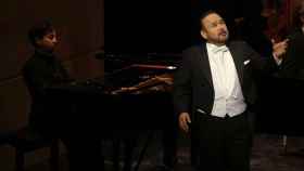 El tenor Javier Camarena y el pianista Ángel Rodríguez durante el concierto en el Teatro Real de Madrid.