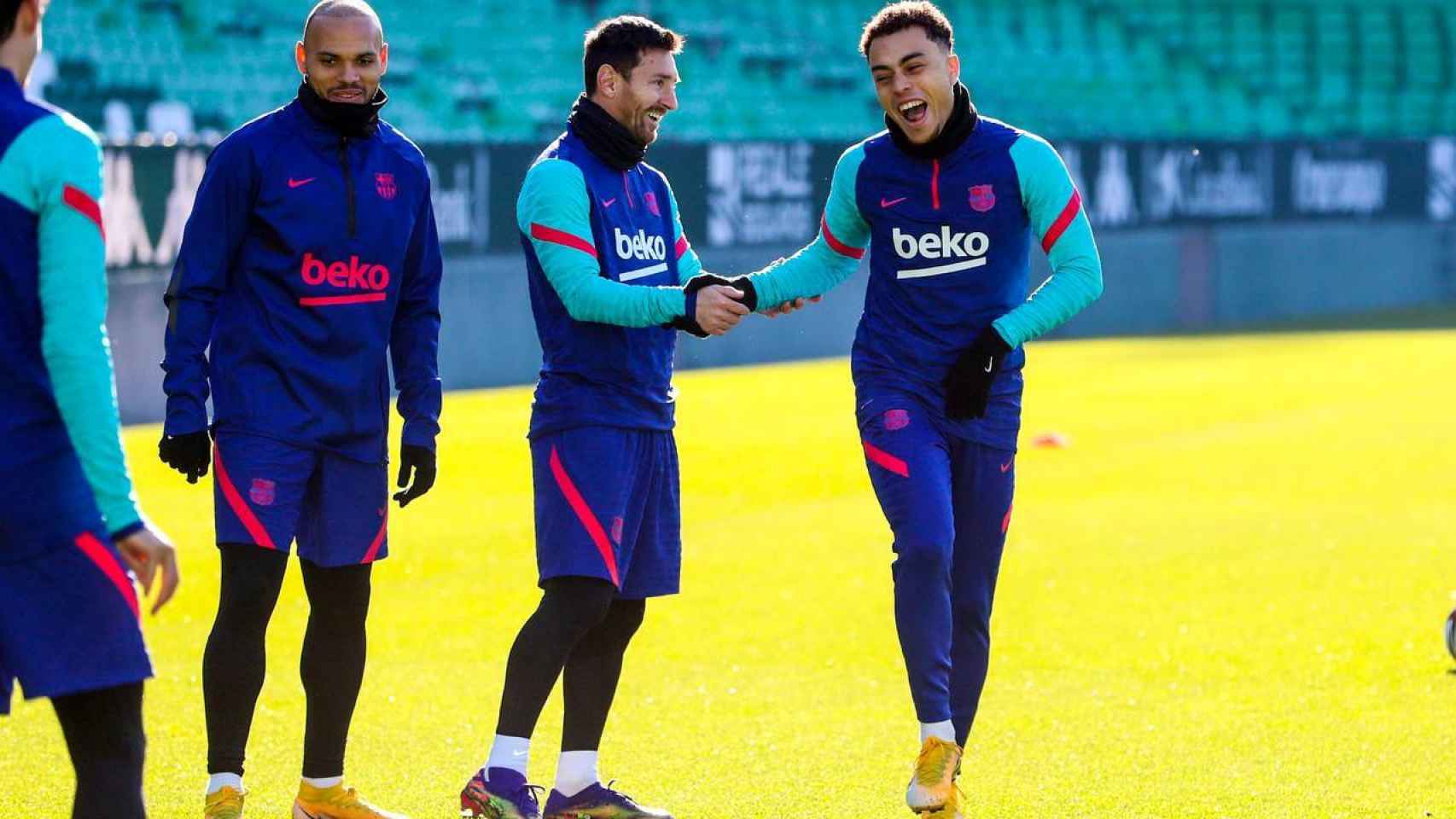 Messi y Dest en el entrenamiento del FC Barcelona