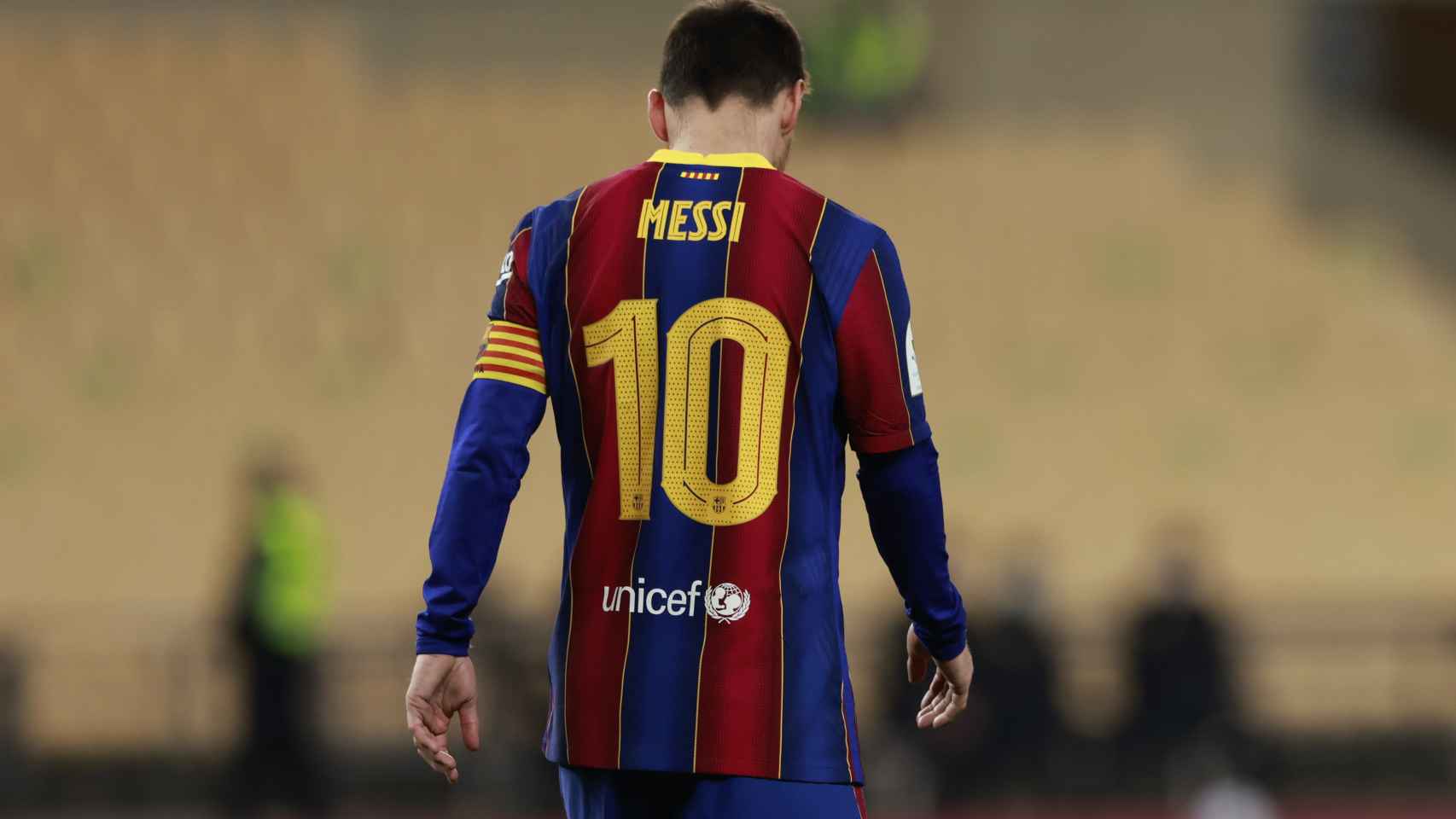 Leo Messi, cabizbajo tras perder la final de la Supercopa de España 2021