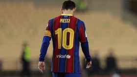 Leo Messi, cabizbajo tras perder la final de la Supercopa de España 2021