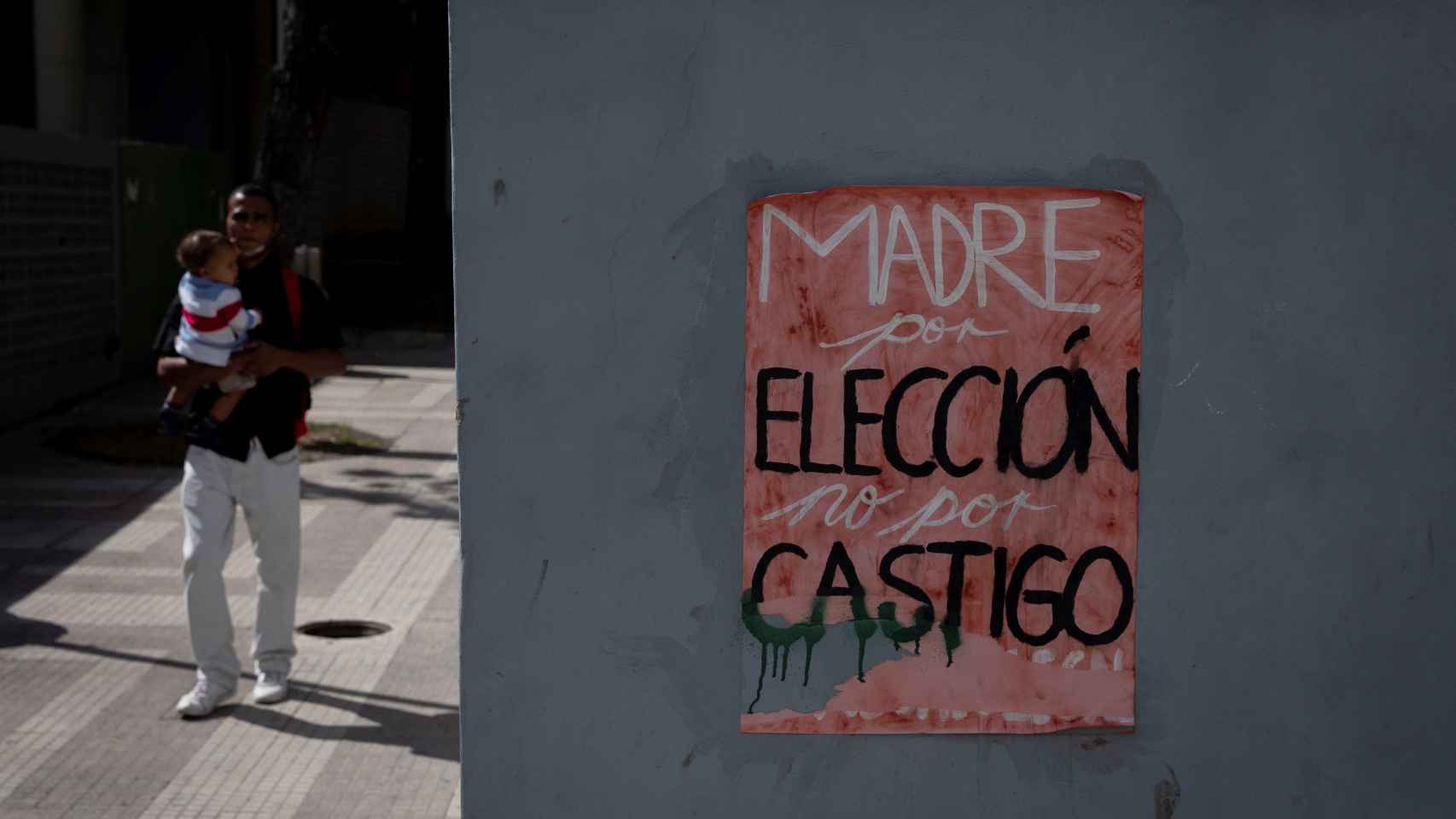 Cartel a favor del aborto en Caracas (Venezuela).