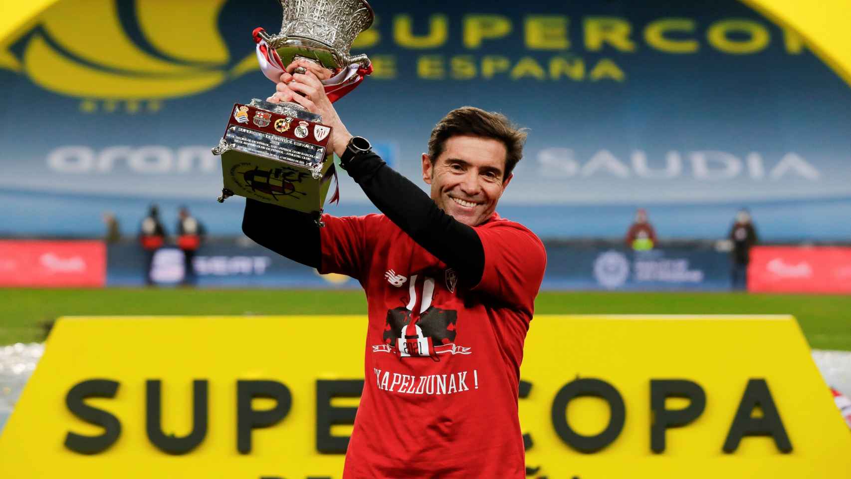 Marcelino García Toral levanta la Supercopa de España