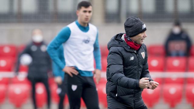 Marcelino García Toral dirige un entrenamiento del Athletic