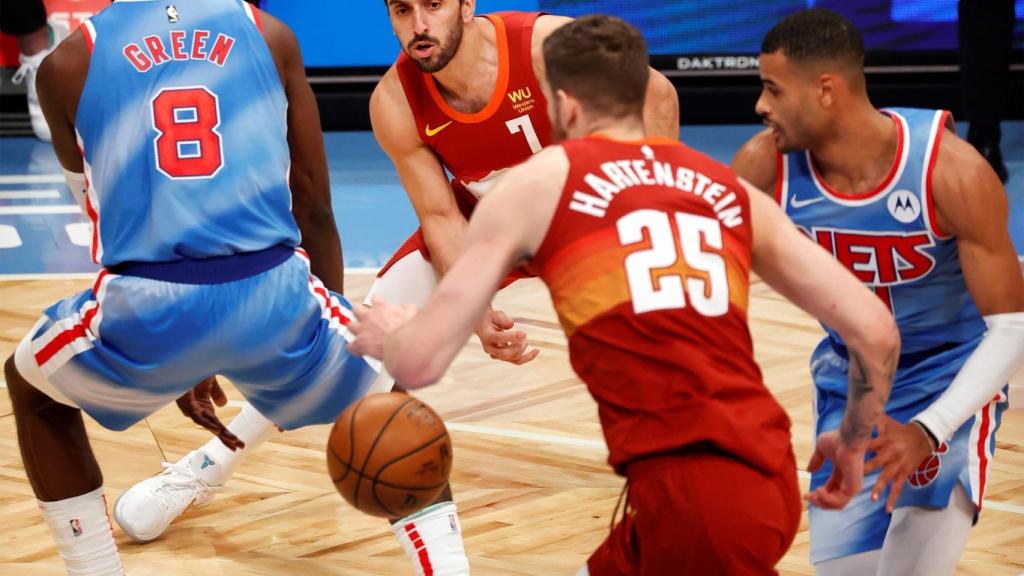 Campazzo en un partido con los Nuggets ante los Nets