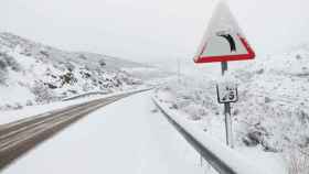 Imagen de la nieve la pasada semana en una carretera de Castilla-La Mancha