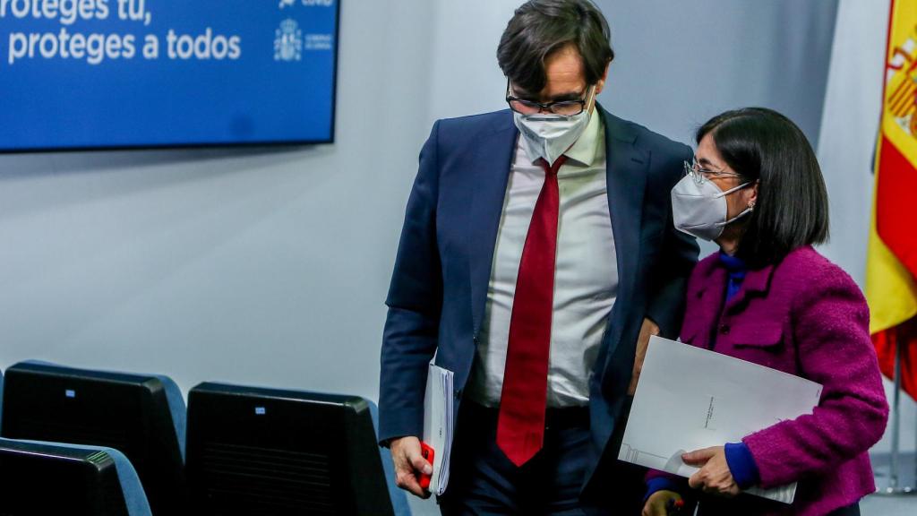 Carolina Darias y Salvador Illa al término de una rueda de prensa en Moncloa.