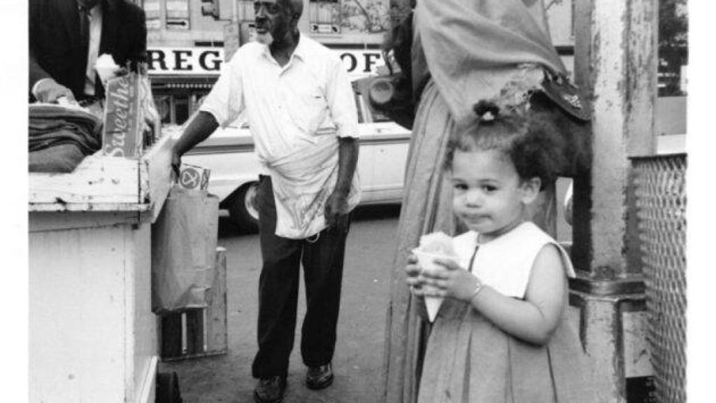 En septiembre de 1966,  Kamala Harri de visita a Harlem con su familia.