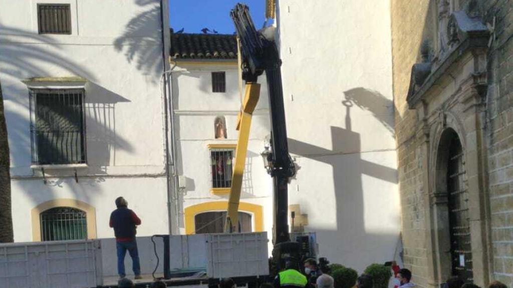 Retirada de la cruz en Aguilar de la Frontera