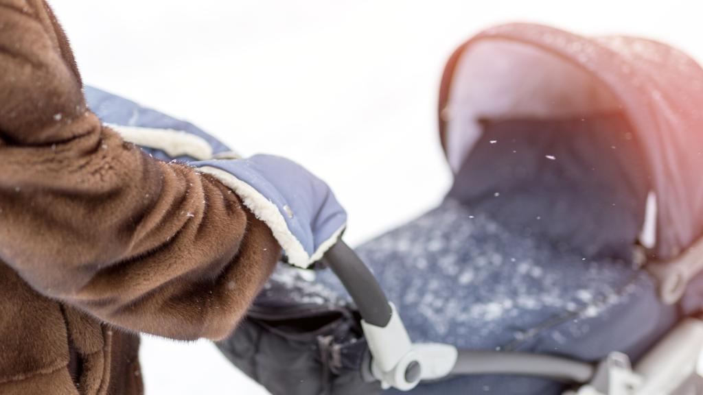 Los mejores accesorios para el carrito de bebé para evitar el frío