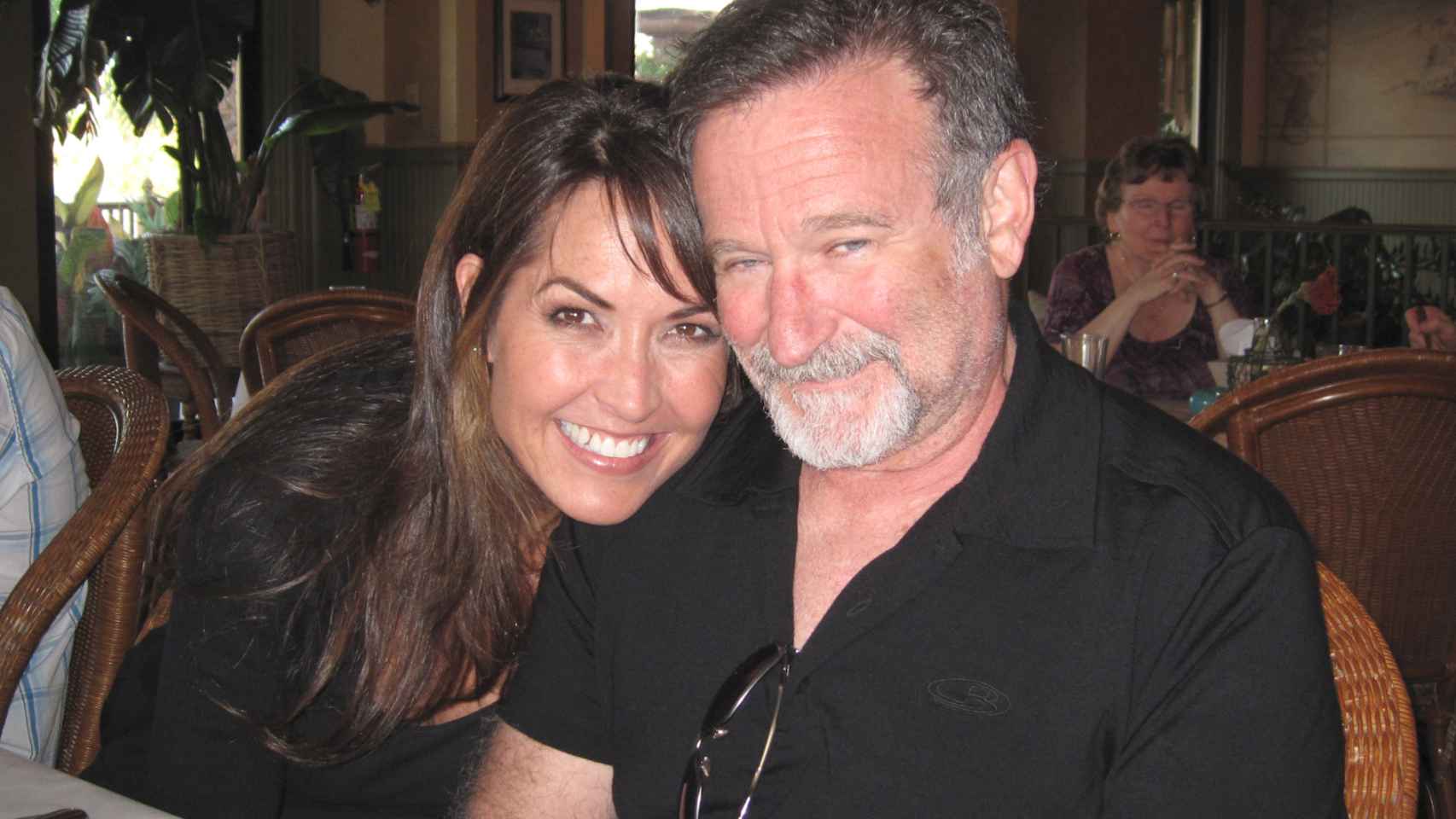 Robin Williams junto a su mujer en un momento del documental.