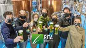 Integrantes de Click&Brew celebran el premio PITA 2020.