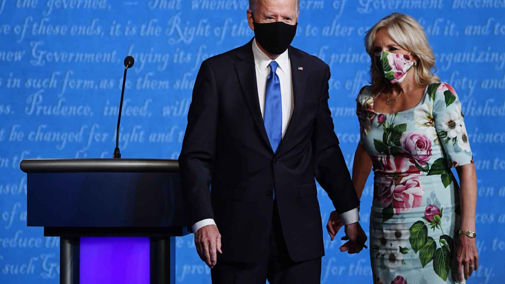 En uno de los últimos actos de Joe Biden como candidato a la presidencia, Jill lució un vestido clásico de estampado floral.
