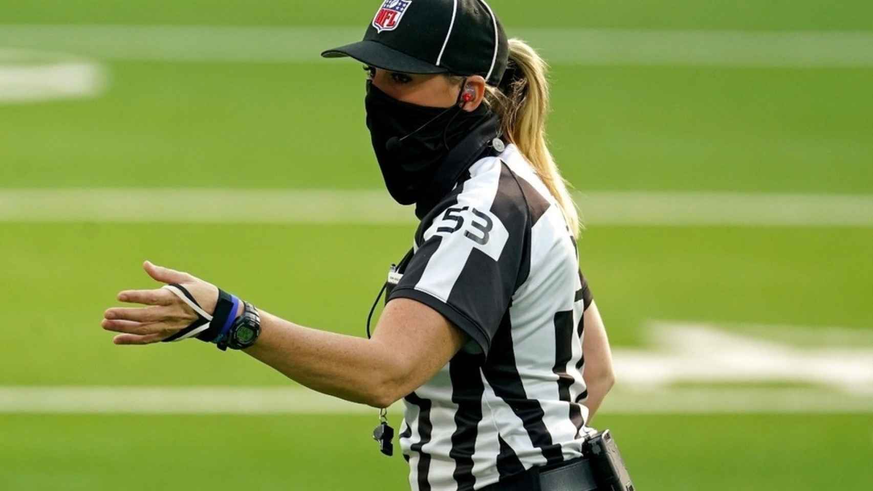Sarah Thomas, árbitro de la NFL