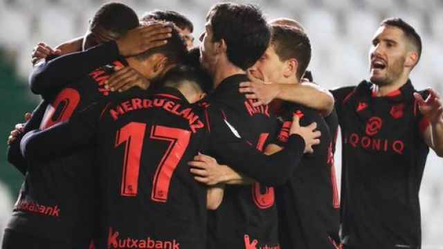 Los jugadores de la Real Sociedad celebran el gol de Willian José al Córdoba en la Copa del Rey