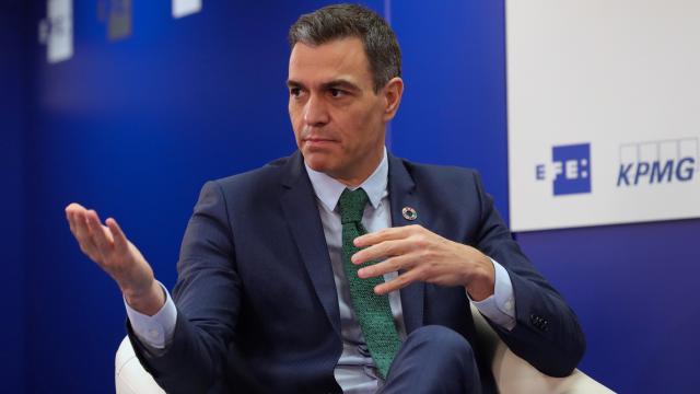 Pedro Sánchez, jefe de Gobierno, da la bienvenida a Joe Biden, nuevo presidente de EEUU.