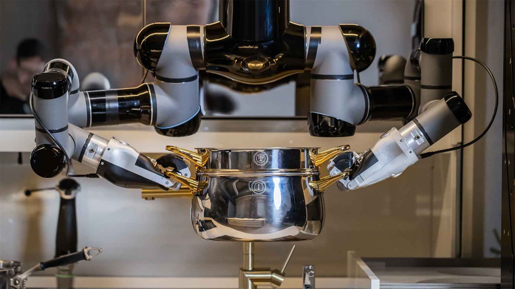 Otro chef robótico, de Moley Robotics