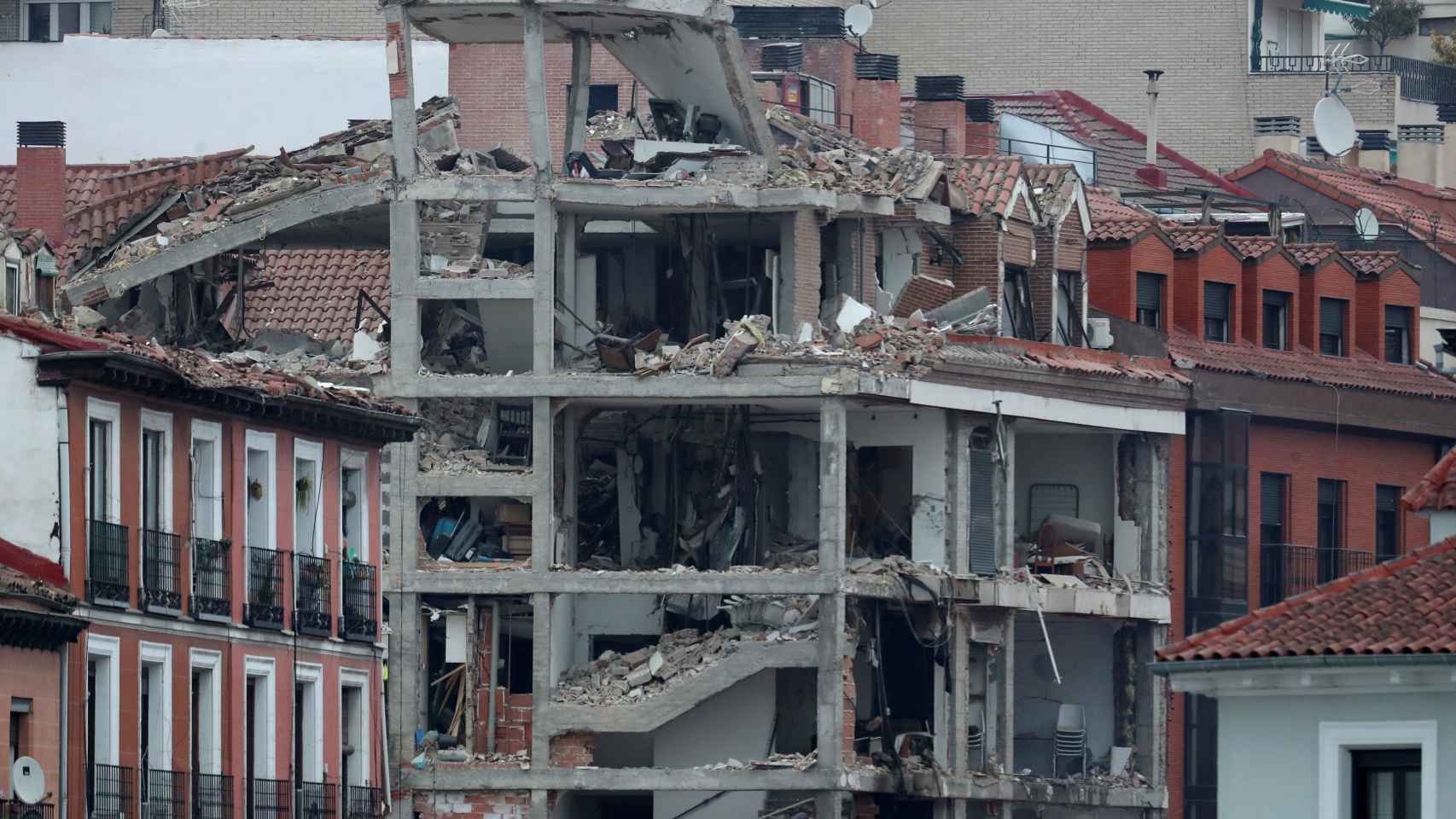Vista de los daños ocasionados tras la explosión de gas en un edificio en el centro de Madrid.
