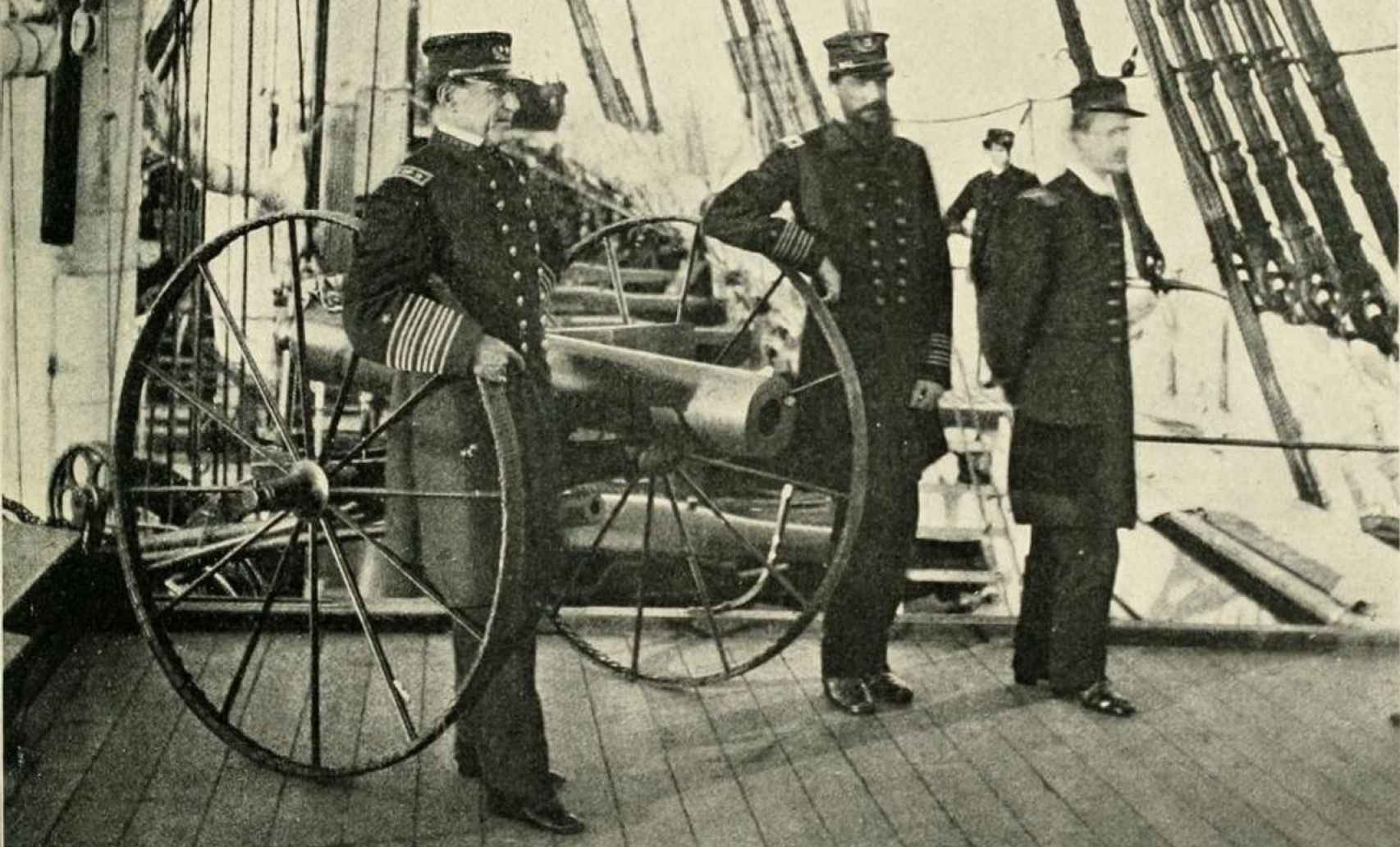 David Farragut (a la izquierda) a bordo del USS Hartford, en plena guerra.