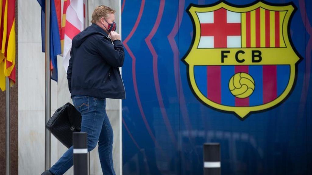 Koeman entrando a las oficinas del Barça