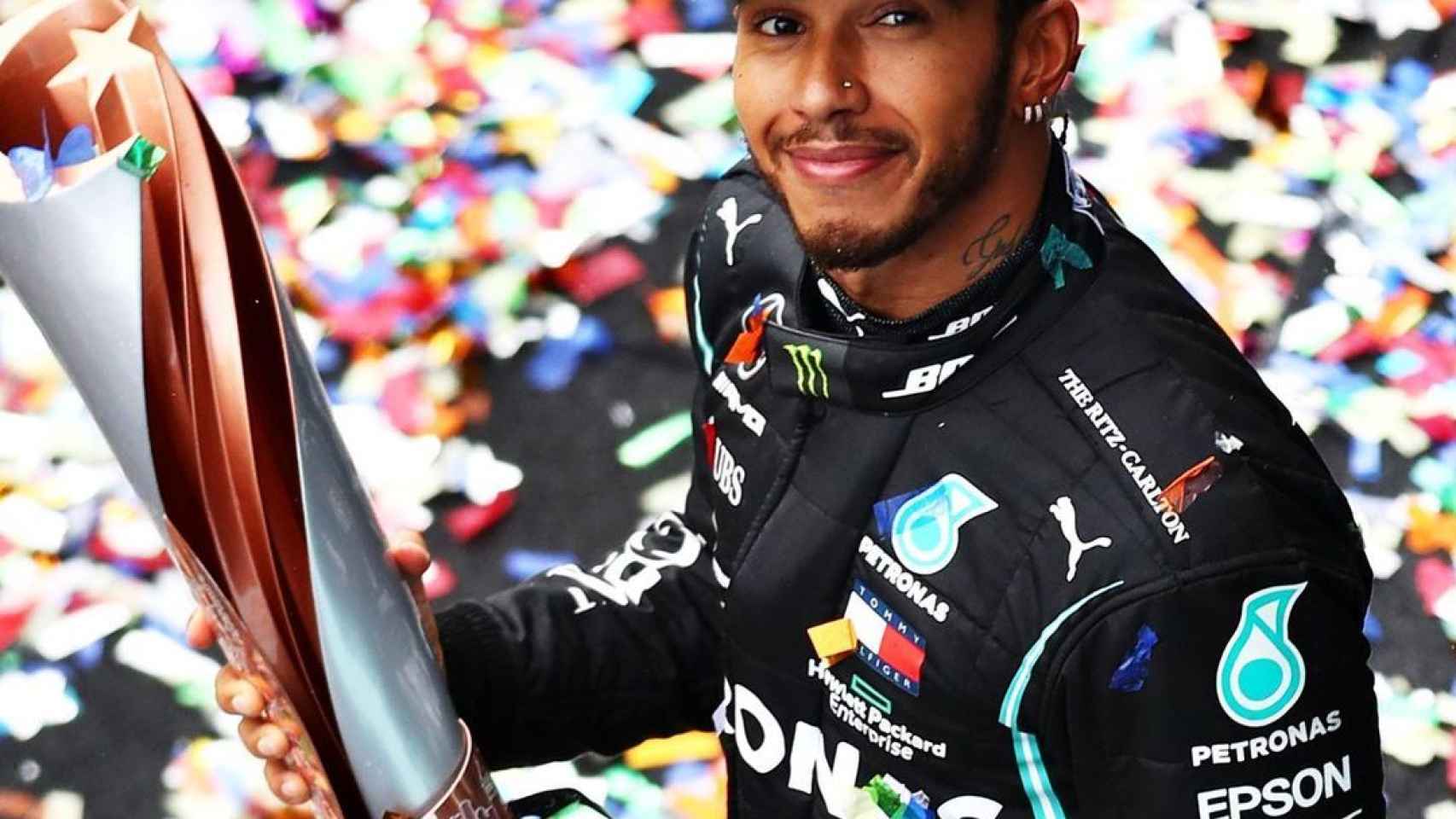 Hamilton celebra un título con Mercedes