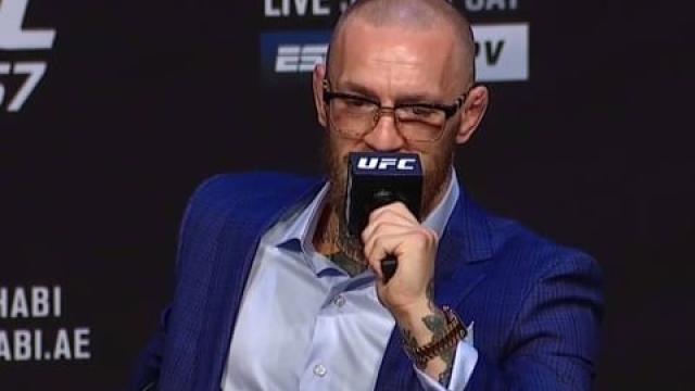 Conor McGregor, ante los medios de comunicación