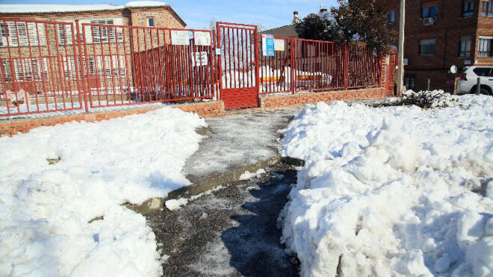 Imagen de un colegio toledano tras la nevada