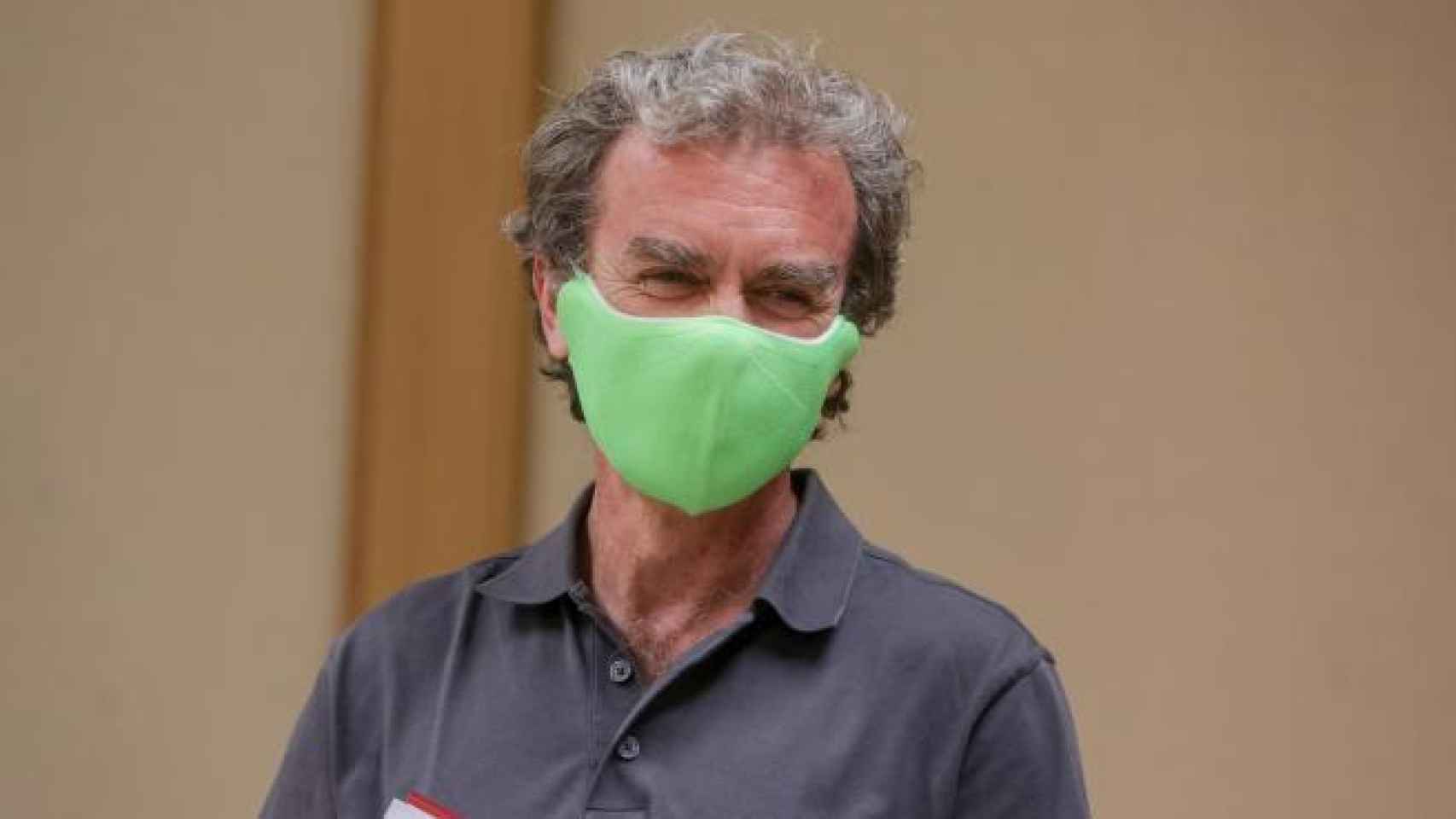Fernando Simón, usando una mascarilla de tela de color verde durante una rueda de prensa en julio.