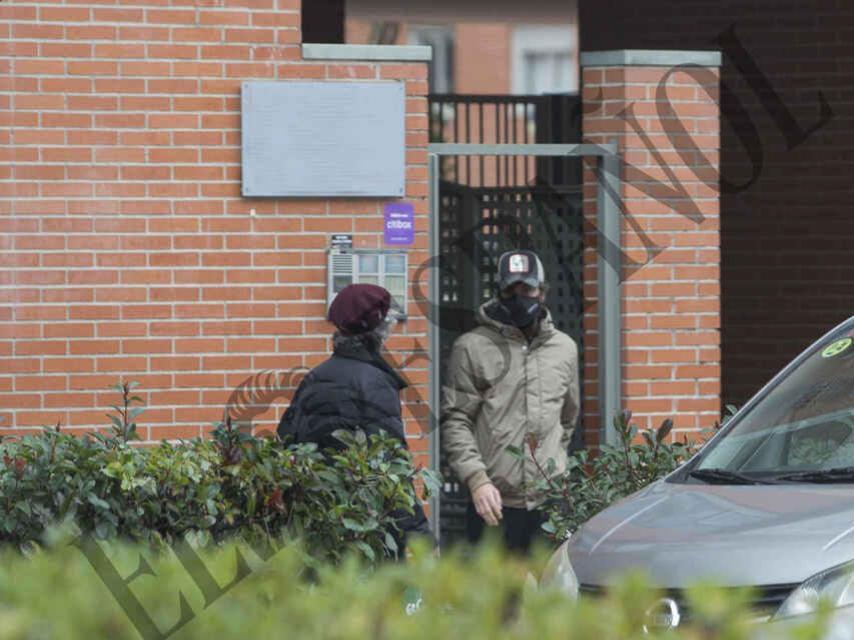 José Antonio Canales Rivera saliendo de su nueva casa en el norte de Madrid.