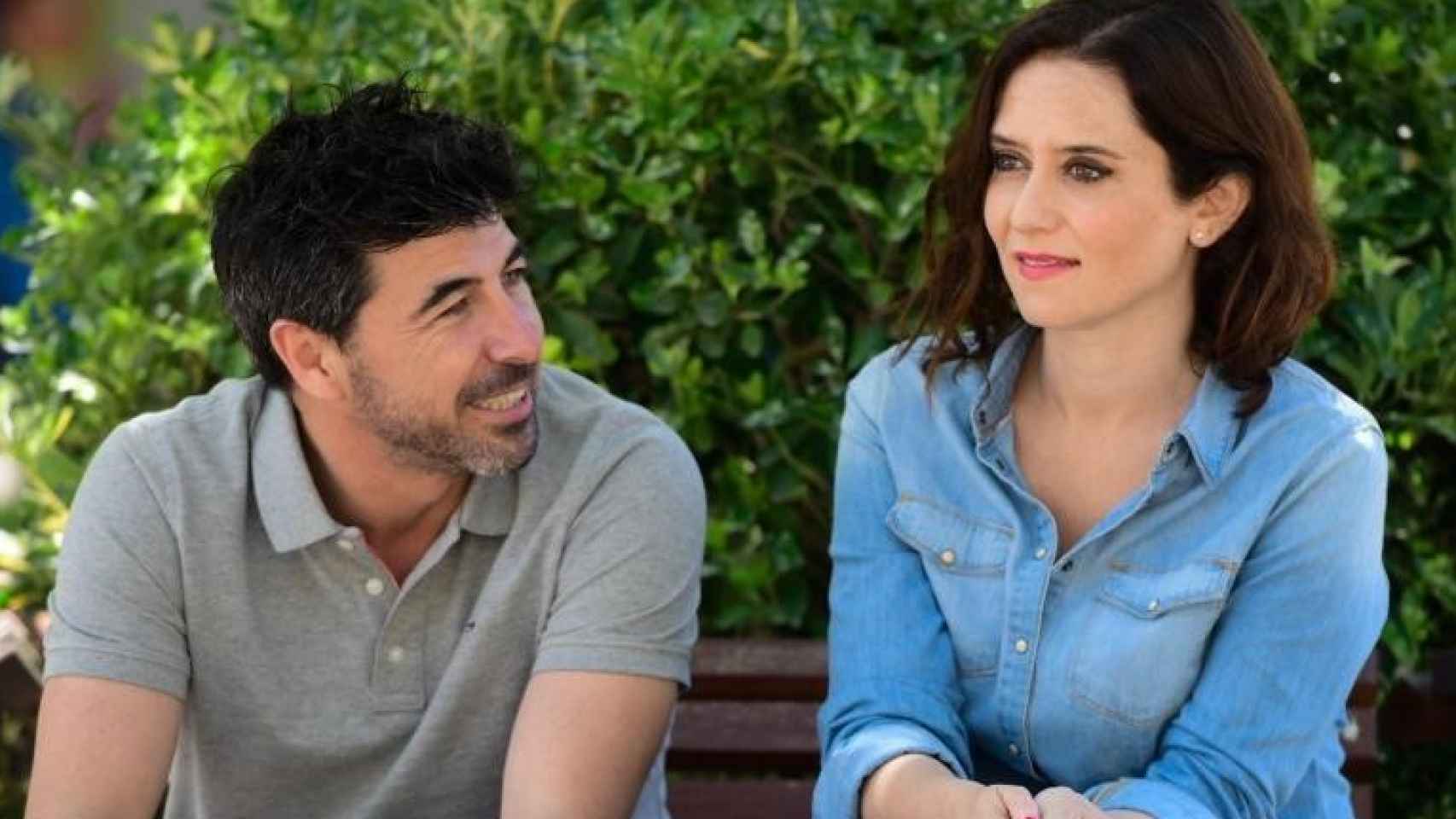 Jairo Alonso e Isabel Díaz Ayuso el día de las elecciones autonómicas en mayo de 2019.