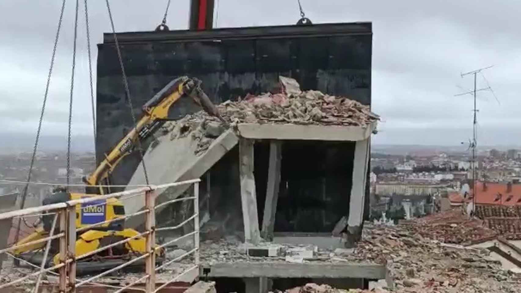 Imagen de la demolición.