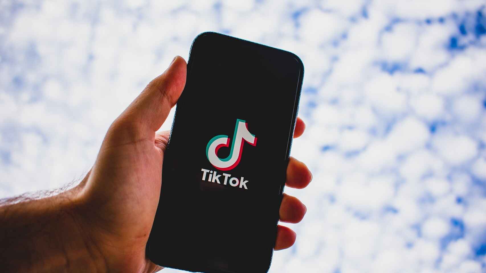 App de TikTok en un teléfono móvil.