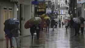 Ciudadanos pasean en A Coruña.