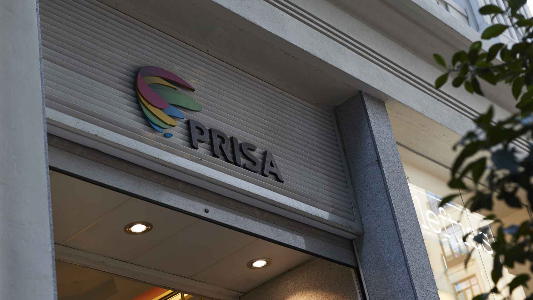 Logotipo de Prisa en una de sus oficinas.