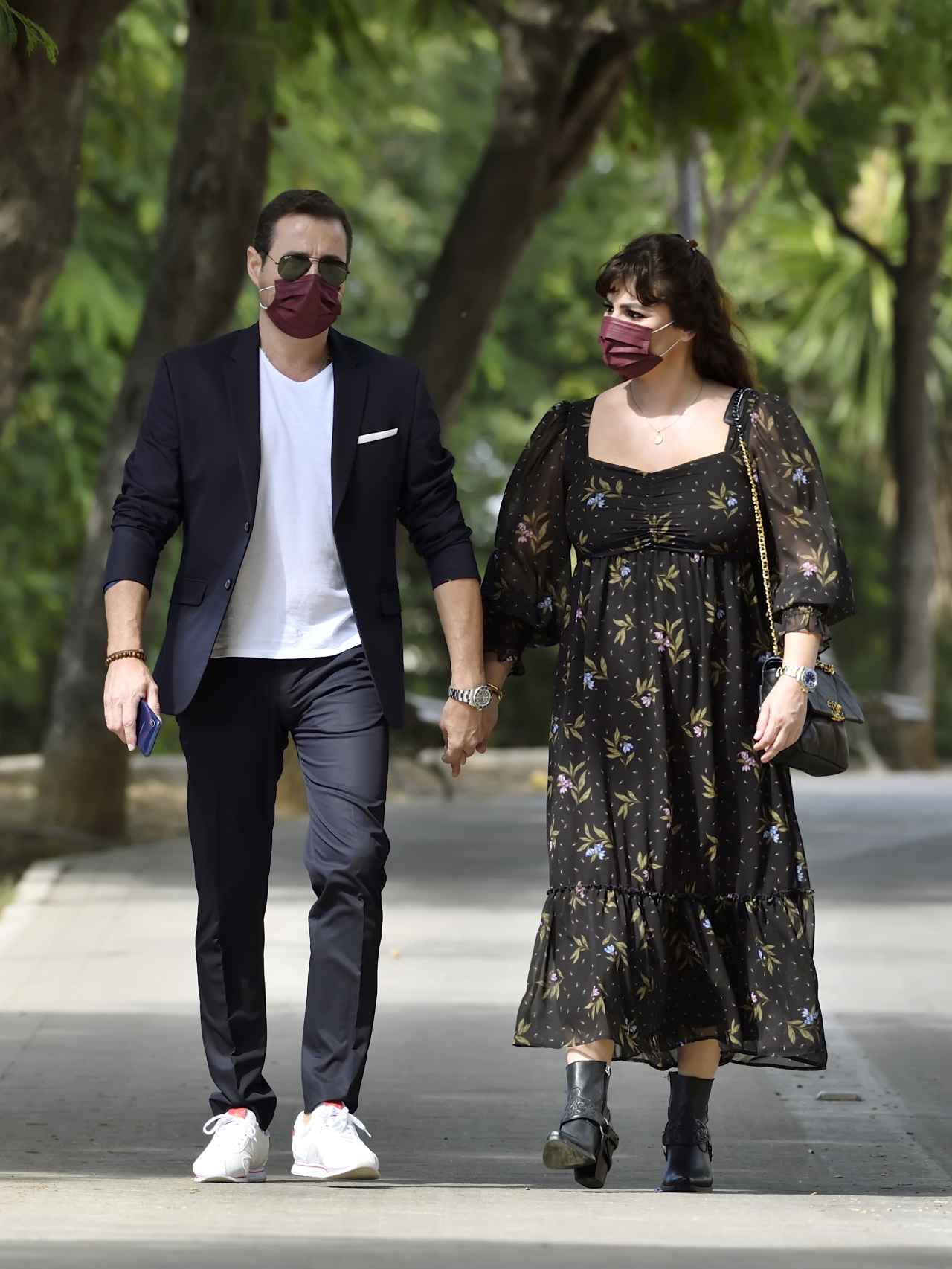 Miguel Almansa y Marisa Jara durante un paseo por Sevilla.
