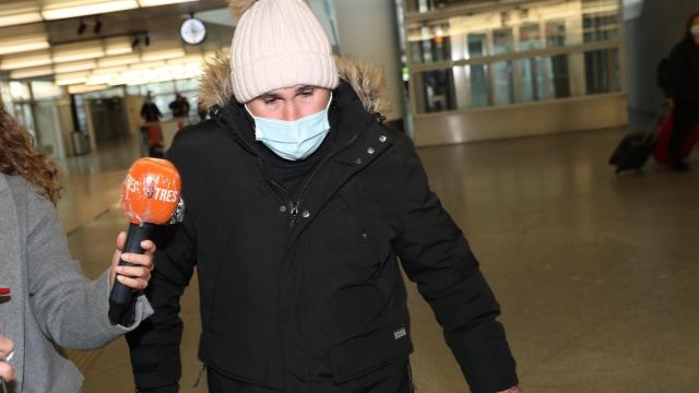 Kiko Rivera llegando a la estación de Atocha en Madrid.