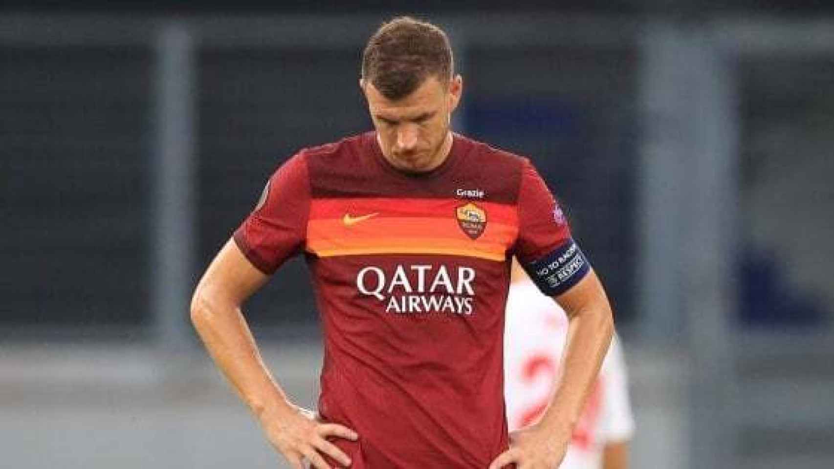 Edin Dzeko, en un partido de la Roma en la temporada 2020/2021