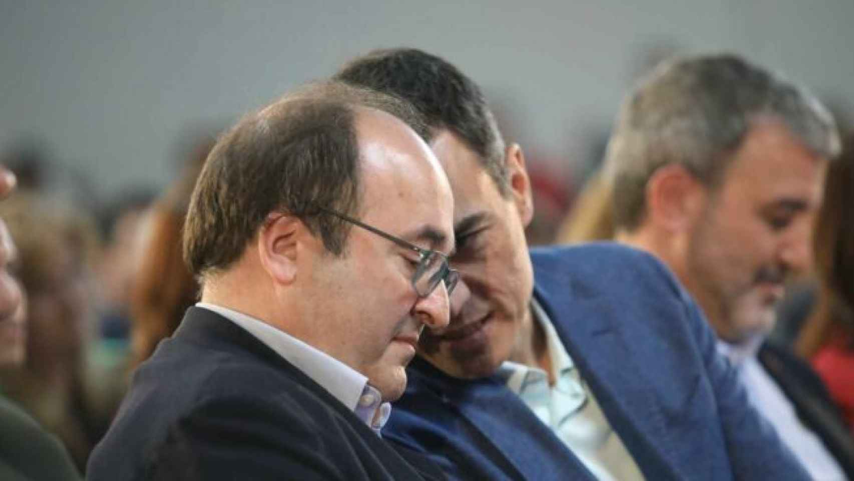 Miquel Iceta, el ministro de Política Territorial, junto a Pedro Sánchez. Efe