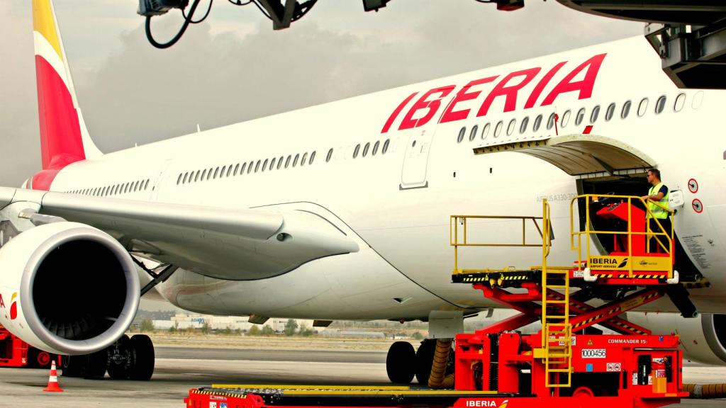 Un avión de Iberia, una de las marcas del grupo IAG.