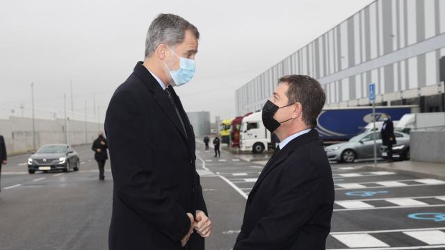 Emiliano García-Page, presidente de Castilla-La Mancha, recibe al Rey Felipe VI, en Illescas.