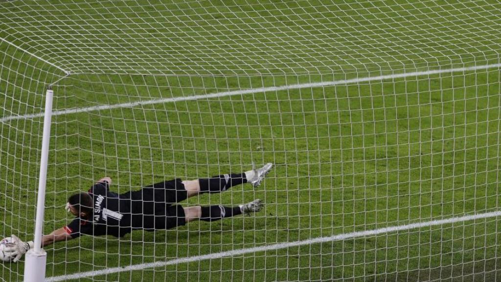 Parada de Unai Simón, en el penalti ejecutado en el partido entre Athletic y Getafe