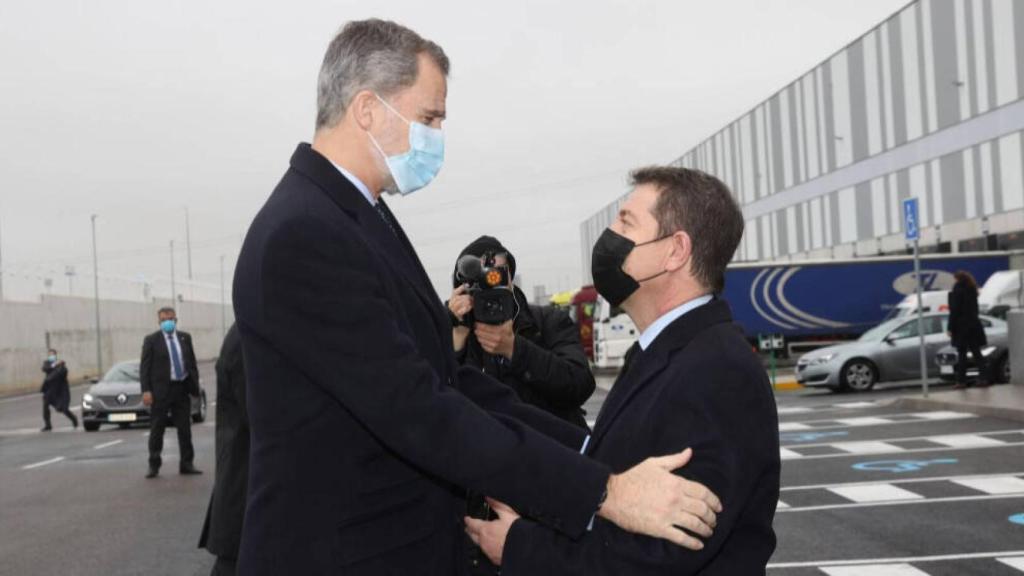 El Rey Felipe VI con el presidente de Castilla-La Mancha, Emiliano García-Page, en lo que ha sido la imagen de este lunes en la región. Foto: Casa Real