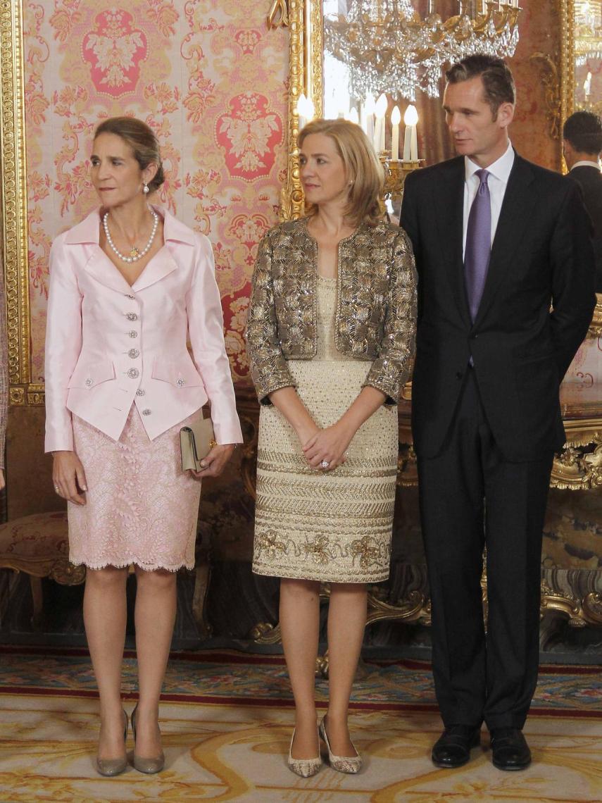 La infanta Elena, la infanta Cristina e Iñaki Urdangarin en el Día de la Hispanidad en 2011.