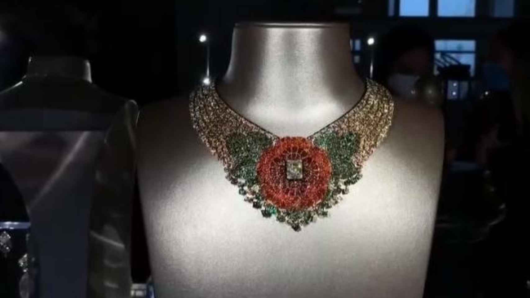 Camelia Bizantina, el collar de diamante amarillo de Chanel.