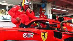 Carlos Sainz se sube por primera vez a un Ferrari