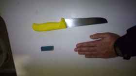 Cuchillo empleado por una joven acusada de un delito de violencia en el ámbito familiar.