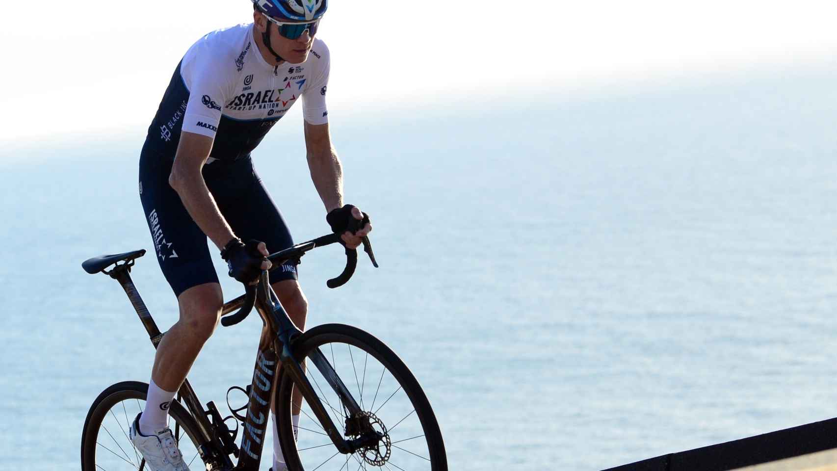 Chris Froome, con el maillot del Israel Start-Up Nation