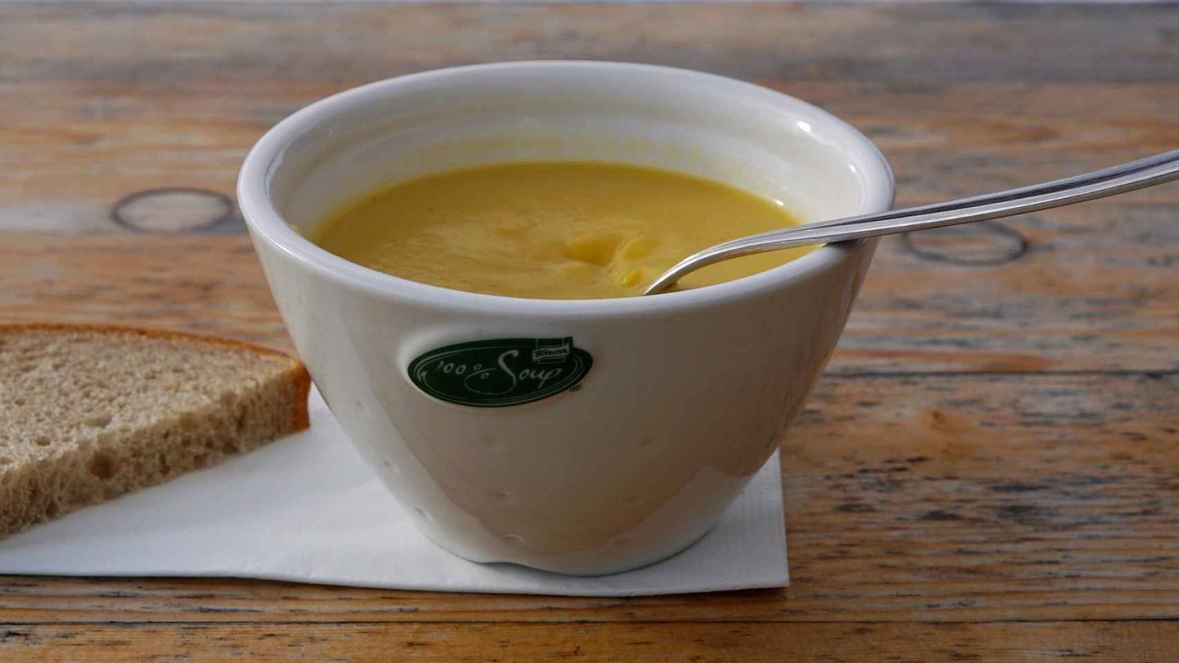 Cómo hacer una sopa de huevo, ideal para el frío