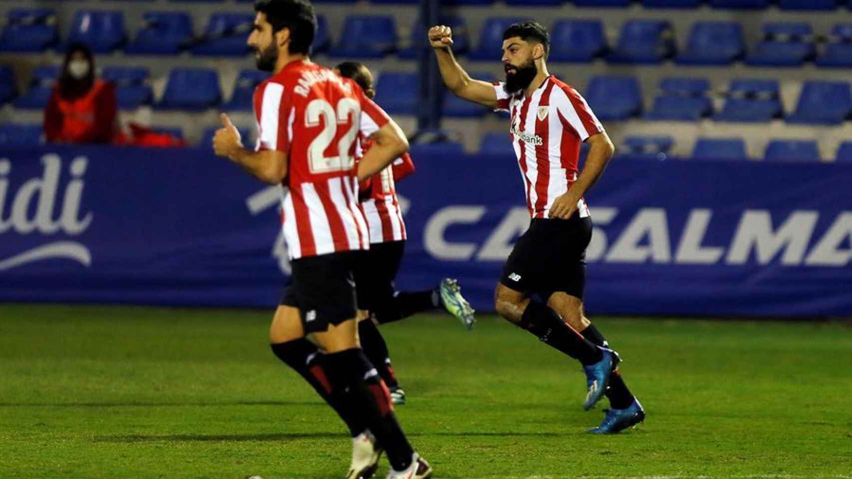 Villalibre celebra su gol con el Athletic