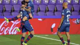 Rafa Mir celebrando un gol con el Huesca